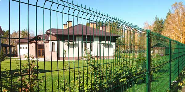 welded mesh panels and fence post