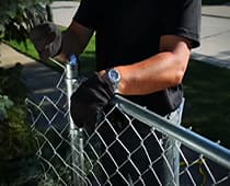 How To Install Chain Link Fence-Tighten the mesh