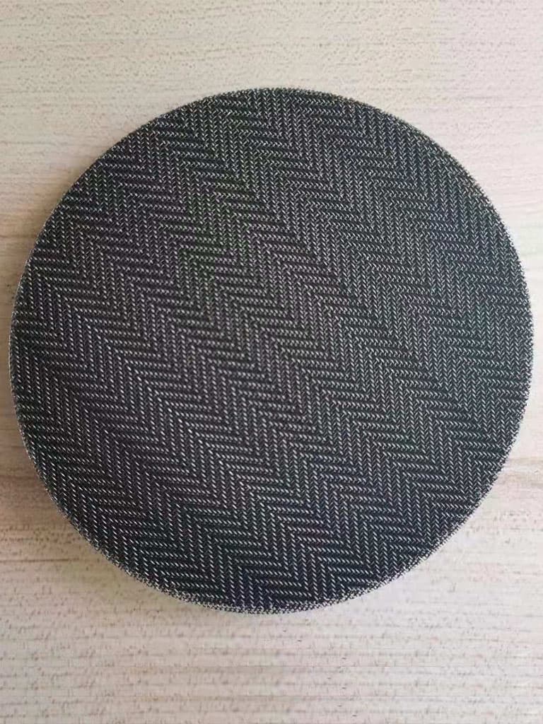 Black Wire Cloth Extruder Screen of 350 microns with a diameter of 120mm